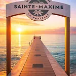 Reve D'azur: Beachfront With Shared Pool And Bbq Terrace Holiday home *