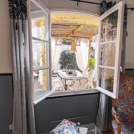 Reve D'azur: Beachfront With Shared Pool And Bbq Terrace Sainte-Maxime
