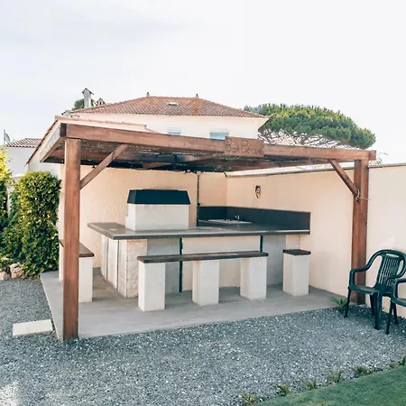 Reve D'azur: Beachfront With Shared Pool And Bbq Terrace