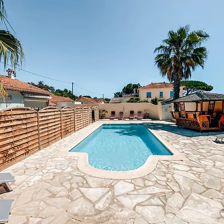Reve D'azur: Beachfront With Shared Pool And Bbq Terrace * Sainte-Maxime