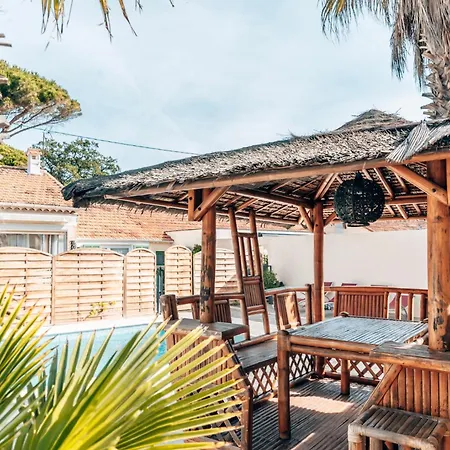 Holiday home Reve D'azur: Beachfront With Shared Pool And Bbq Terrace *