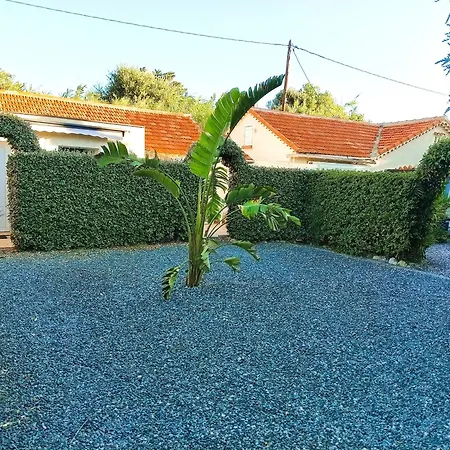 Rêve D'azur plage de la Nartelle, maison Julia avec Piscine partagée, Parking&Terrasse BBQ, Wifi et Draps Inclus