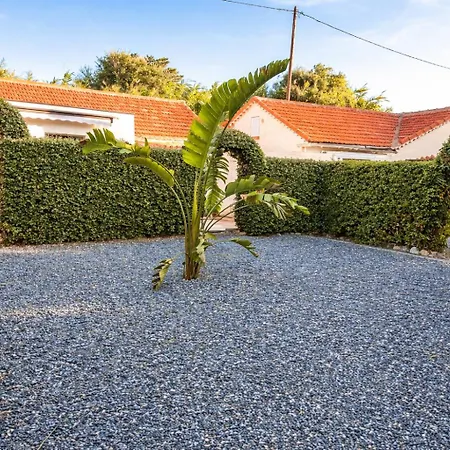 Reve D'azur: Beachfront With Shared Pool And Bbq Terrace * Sainte-Maxime