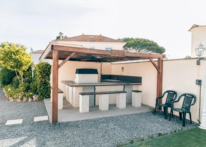 Rêve D'azur plage de la Nartelle, maison Julia avec Piscine partagée, Parking&Terrasse BBQ, Wifi et Draps Inclus