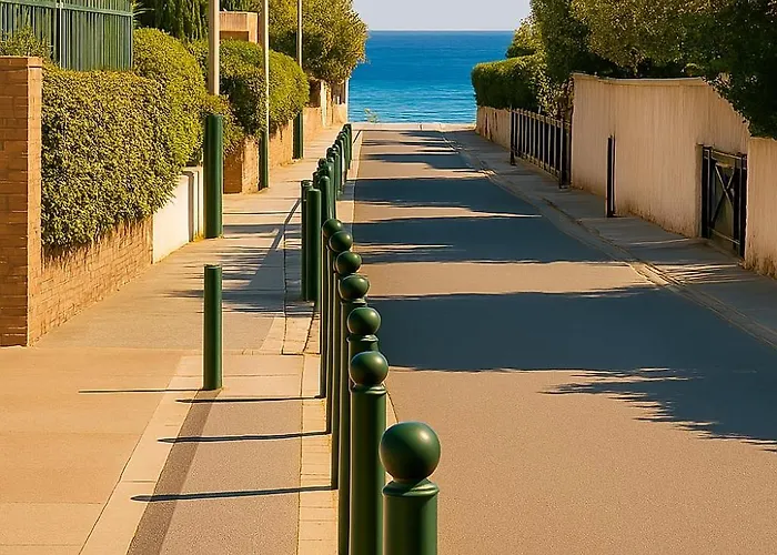 Rêve D'azur plage de la Nartelle, maison Julia avec Piscine partagée, Parking&Terrasse BBQ, Wifi et Draps Inclus *