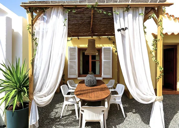 Rêve D'azur plage de la Nartelle, maison Julia avec Piscine partagée, Parking&Terrasse BBQ, Wifi et Draps Inclus Hébergement de vacances