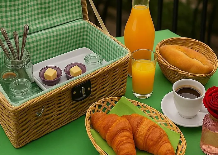 Hébergement de vacances Rêve D'azur plage de la Nartelle, maison Julia avec Piscine partagée, Parking&Terrasse BBQ, Wifi et Draps Inclus Sainte-Maxime