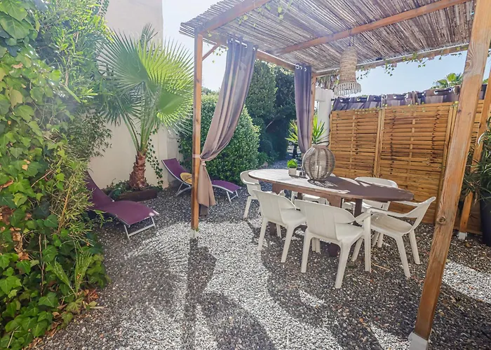 Rêve D'azur plage de la Nartelle, maison Julia avec Piscine partagée, Parking&Terrasse BBQ, Wifi et Draps Inclus Sainte-Maxime