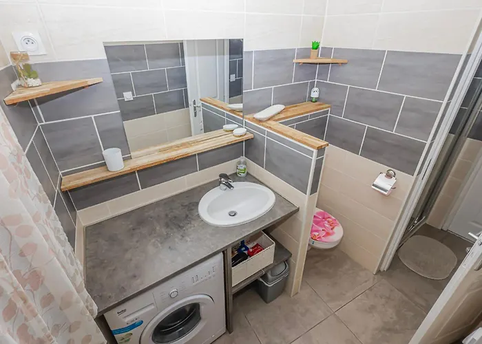 Rêve D'azur plage de la Nartelle, maison Julia avec Piscine partagée, Parking&Terrasse BBQ, Wifi et Draps Inclus Hébergement de vacances *