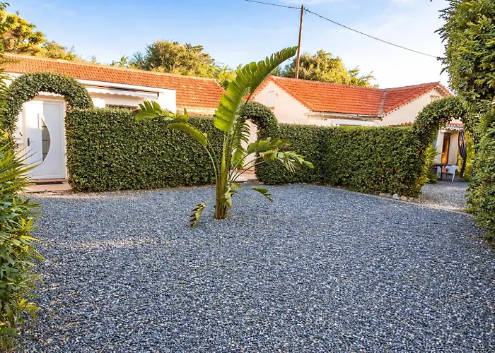 Reve D'azur: Beachfront With Shared Pool And Bbq Terrace * Sainte-Maxime