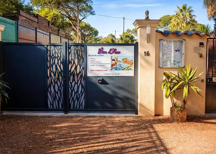 Reve D'azur: Beachfront With Shared Pool And Bbq Terrace